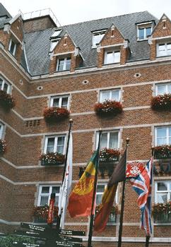 Détail de la façade en briques de l'hôtel Amigo, au centre de Bruxelles