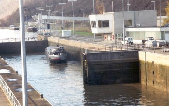 Le complexe barrage-écluse d'Andenne, sur la Meuse