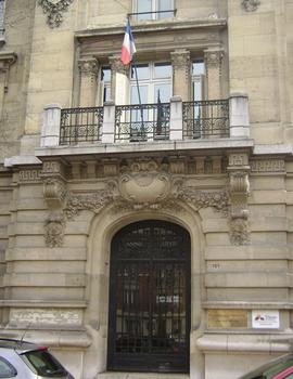 La façade et le portail de l'Ecole Nationale Supérieure d'Arts et Métiers (Paris 13e)