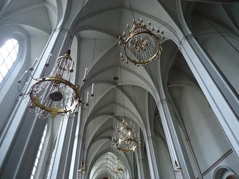 L'intérieur et les voûtes gothiques de l'église des Augustins, église paroissiale de la Hofburg, à Vienne