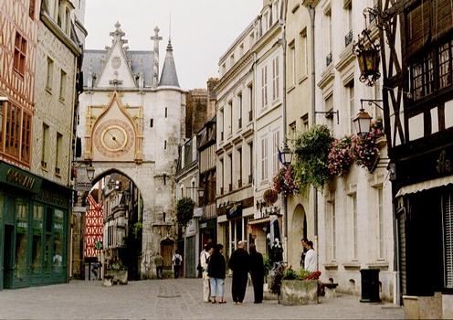 La tour de l'Horloge (15e siècle) à Auxerre