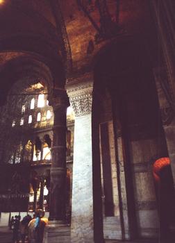L'intérieur de la basilique Sainte-Sophie, actuellement musée (Ayasofia) à Istanbul