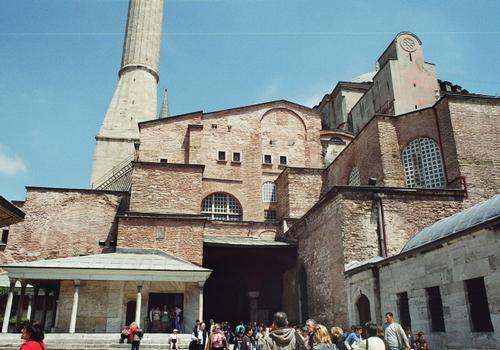 Vues extérieures de la basilique Sainte-Sophie à Istanbul