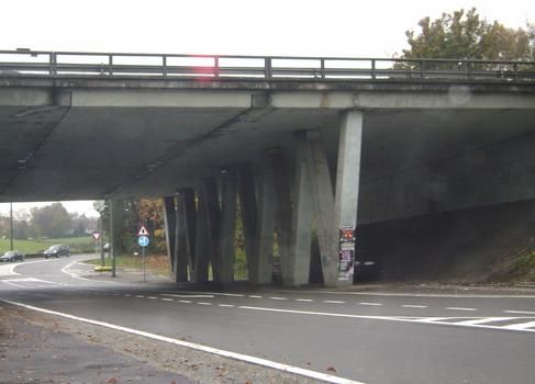 A 27 (E 42) motorway bridge across the Rue du Trèfle at Chaineux