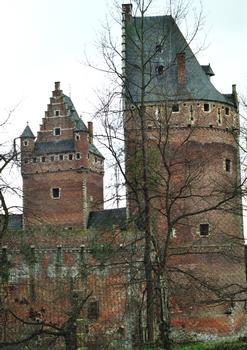 Le château, en ruines, de Beersel (Brabant flamand) est essentiellement consdtruit en briques