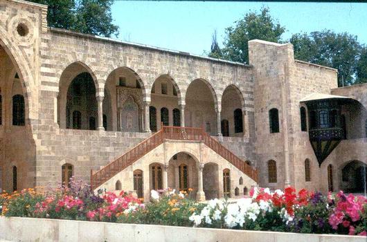 Palast des Emirs Bechir in Beiteddine (Libanon), erbaut am Anfang des 19. Jahrhunderts durch einen florentinischen Architekten