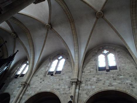 L'intérieur de l'église Saint Jacques de Bergerac (Dordogne)