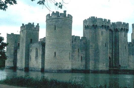 Bodiam Castle, forteresse médiévale détruite, dans le East Sussex