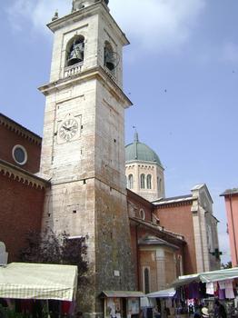 Le clocher de l'église San Tommaso de Bosco Chiesanuova (province de Vérone)