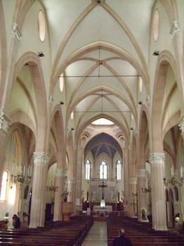 L'intérieur et les voûtes de l'église San Tommaso, de Bosco Chiesanuova, érigée en paroisse indépendante en 1375