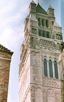 La tour de la cathédrale Saint-Sauveur de Bruges (Flandre occidentale)