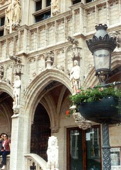 La façade (gothique flamboyant) de l'Hôtel de Ville de Bruxelles (détails)