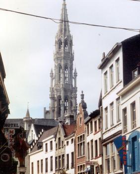 La flèche (gothique) de l'Hôtel de Ville de Bruxelles