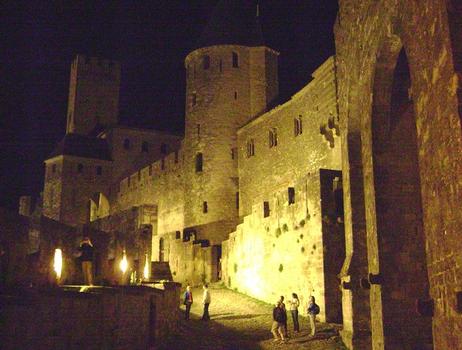 Vue nocturne des remparts de Carcassonne
