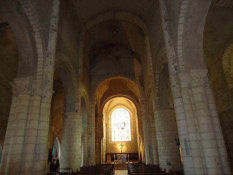 L'intérieur de l'église abbatiale St-Pierre de Carennac (Lot)