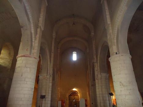 L'intérieur de l'église abbatiale St-Pierre de Carennac (Lot)