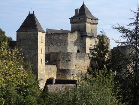 Le château de Castelnaud domine la vallée de la Dordogne