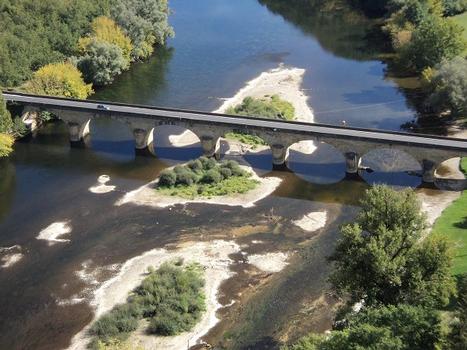 Le pont routier de Castelnaud, sur la Dordogne