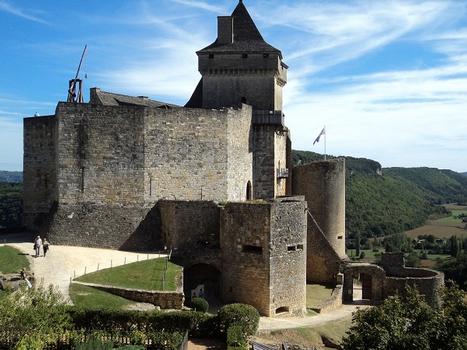 Le château de Castelnaud (Dordogne) abrite un musée de la guerre au Moyen Age