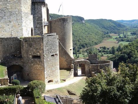 Le château de Castelnaud (Dordogne) abrite un musée de la guerre au Moyen Age