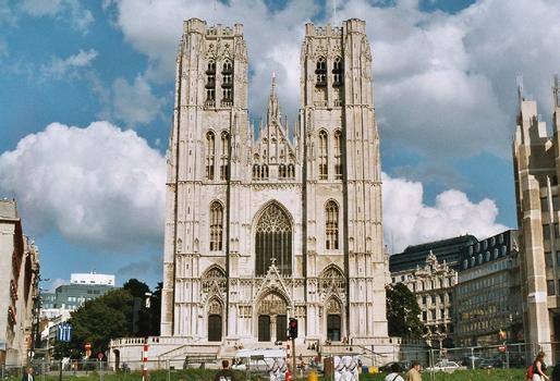 La façade de la cathédrale des Saints-Michel-et-Gudule à Bruxelles