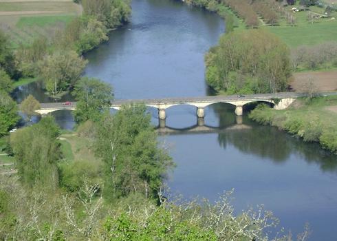 Le pont routier de la RD 46 à Cénac-et-Saint-Julien, sur la Dordogne