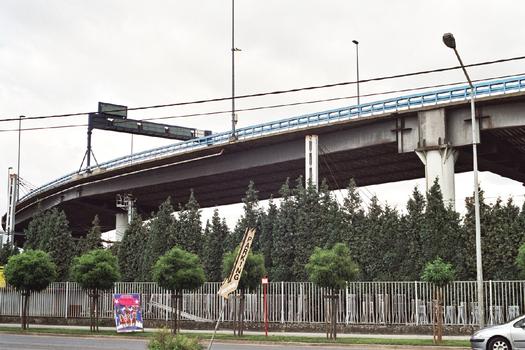 Le viaduc sud et l'échangeur de la petite ceinture de Charleroi (R9) avec l'autoroute A503