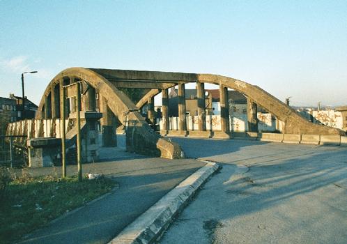 Bridge carrying the Rue du Chemin de Fer across the railroad tracks at Châtelineau