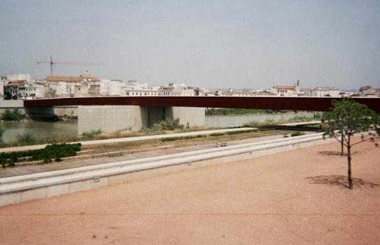 Le pont de Miraflores, à Cordoue, franchit le Guadalquivir en amont de la Mezquita
