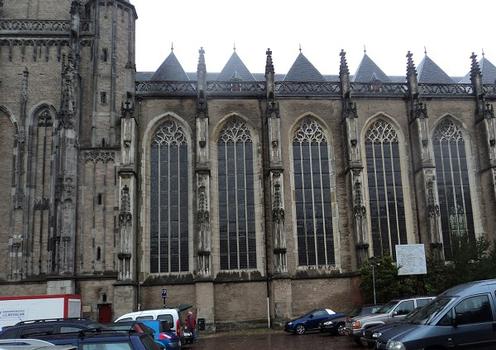 L'église Saint Lebuin, dite aussi la Grande Eglise (Grote of St Lebuinuskerk) à Deventer, a été fondée vers 1040 et construite en style roman à partir de 1235. Elle a été restaurée en style gothique dans la 2e moitié du 15e siècle