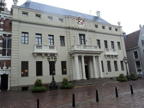 L'hôtel de ville de Deventer (Overijssel) est un édifice de style classique de la fin du 17e siècle, dû à l'architecte Jacob Romans