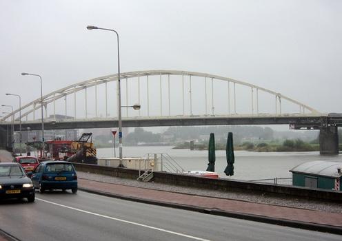 Le pont Wilhelmine (Wilhelminabrug) sur l'IJssel, à Deventer (Overijssel - Pays-Bas)