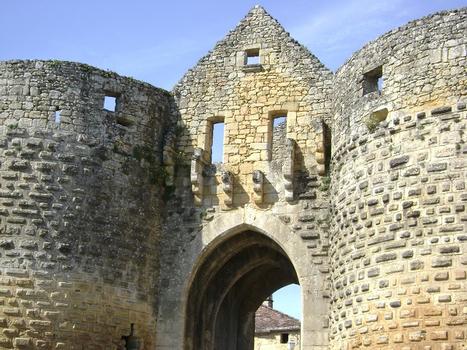 La porte des Tours, partie des anciens remparts de Domme (Dordogne)