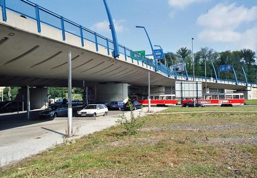 L'échangeur routier de Smychov, entre les tunnels de Blanka et de Strahov, à Prague