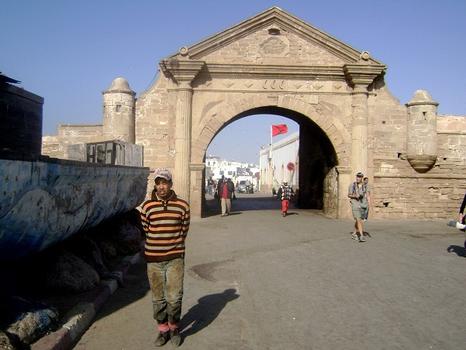 La "porte de la Marine" fait partie des remparts (sqala) du port d'Essaouira (Maroc)