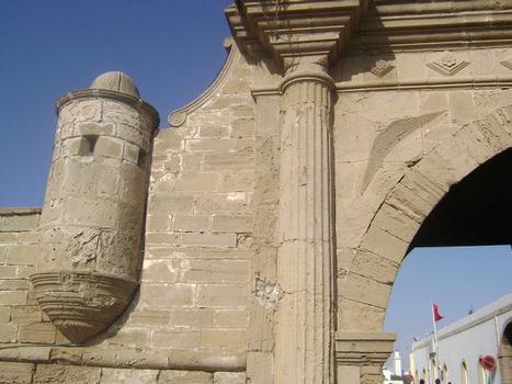 La "porte de la Marine" fait partie des remparts (sqala) du port d'Essaouira (Maroc)