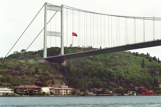 Le pont suspendu Fatih Mehmet Pasa, appelé aussi le 2e pont, sur le Bosphore