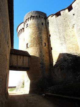 Les portails d'entrée du château de Fénelon (Dordogne)