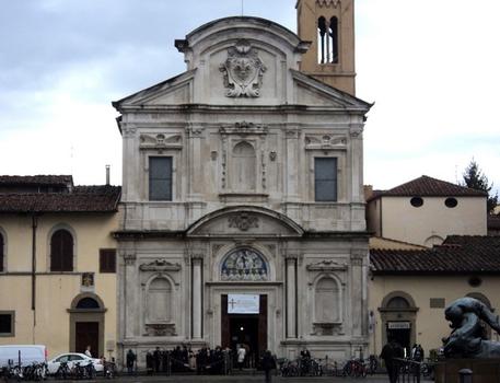 La façade de style Renaissance de l'église des Ognisanti (église de tous les saints) à Florence