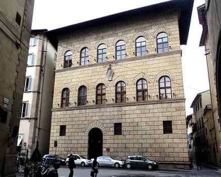 Le palazzo Antinori, du 15e siècle, rue Tornabuoni à Florence, a été dessiné par Giovanni da Maiano
