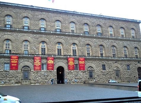 La façade du palais Pitti, résidence des Médicis, à Florence