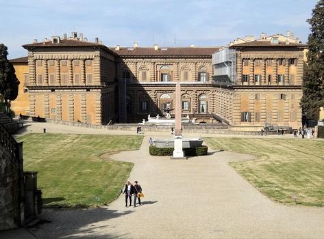 Le palais Pitti, côté jardins de Boboli, à Florence