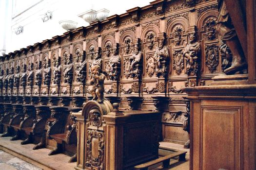Les stalles où siégeaient les chanoines durant les offices, dans l'église de l'abbaye de Floreffe