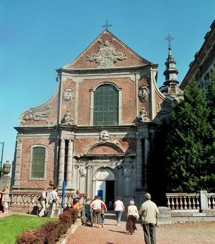 Les bâtiments du 18e siècle et l'église (baroque) de l'abbaye de Floreffe (Province de Namur)