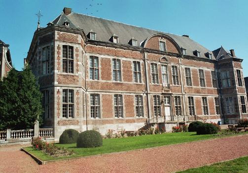 Les bâtiments du 18e siècle et l'église (baroque) de l'abbaye de Floreffe (Province de Namur)