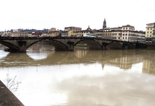 Le pont alla Carraia, sur l'Arno