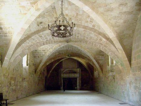La salle des converts, aux voûtes gothiques, de l'ancienne abbaye de Fondfroide