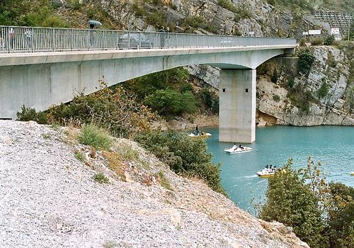Le pont du Galetas, à la sortie des gorges du Verdon, entre Aiguines (Var) et Moustiers-ste-Marie