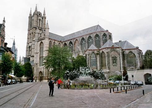 La cathédrale Saint Bavon de Gand (Flandre orientale). Vue générale