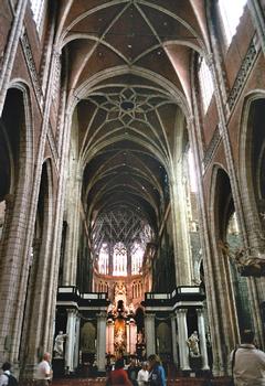 Les voûtes et le choeur gothiques de la cathédrale Saint Bavon de Gand